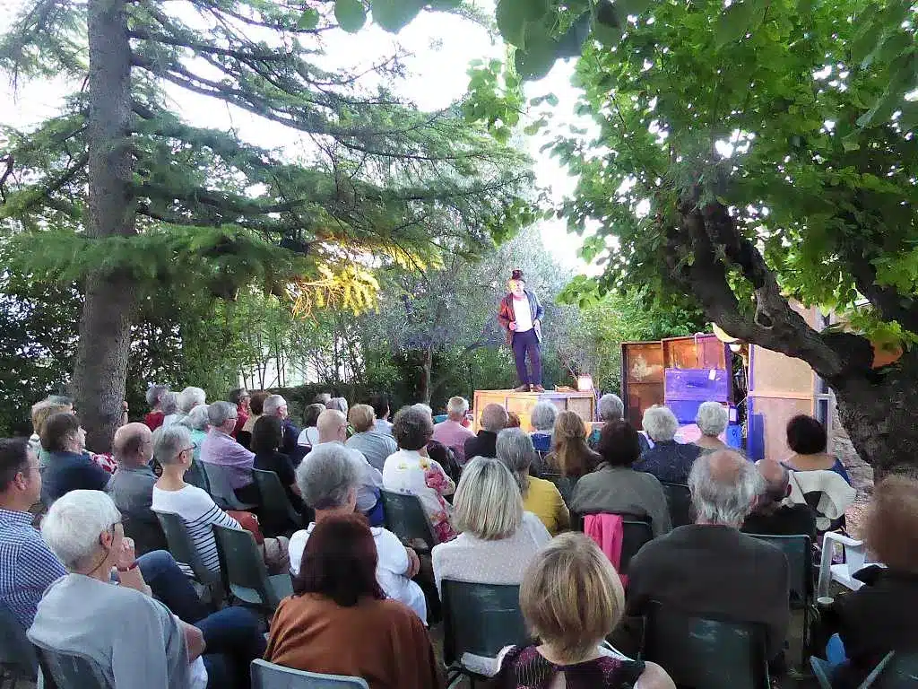 Dans un jardin à Antignargues pour le spectacle "Novecento" en 2022